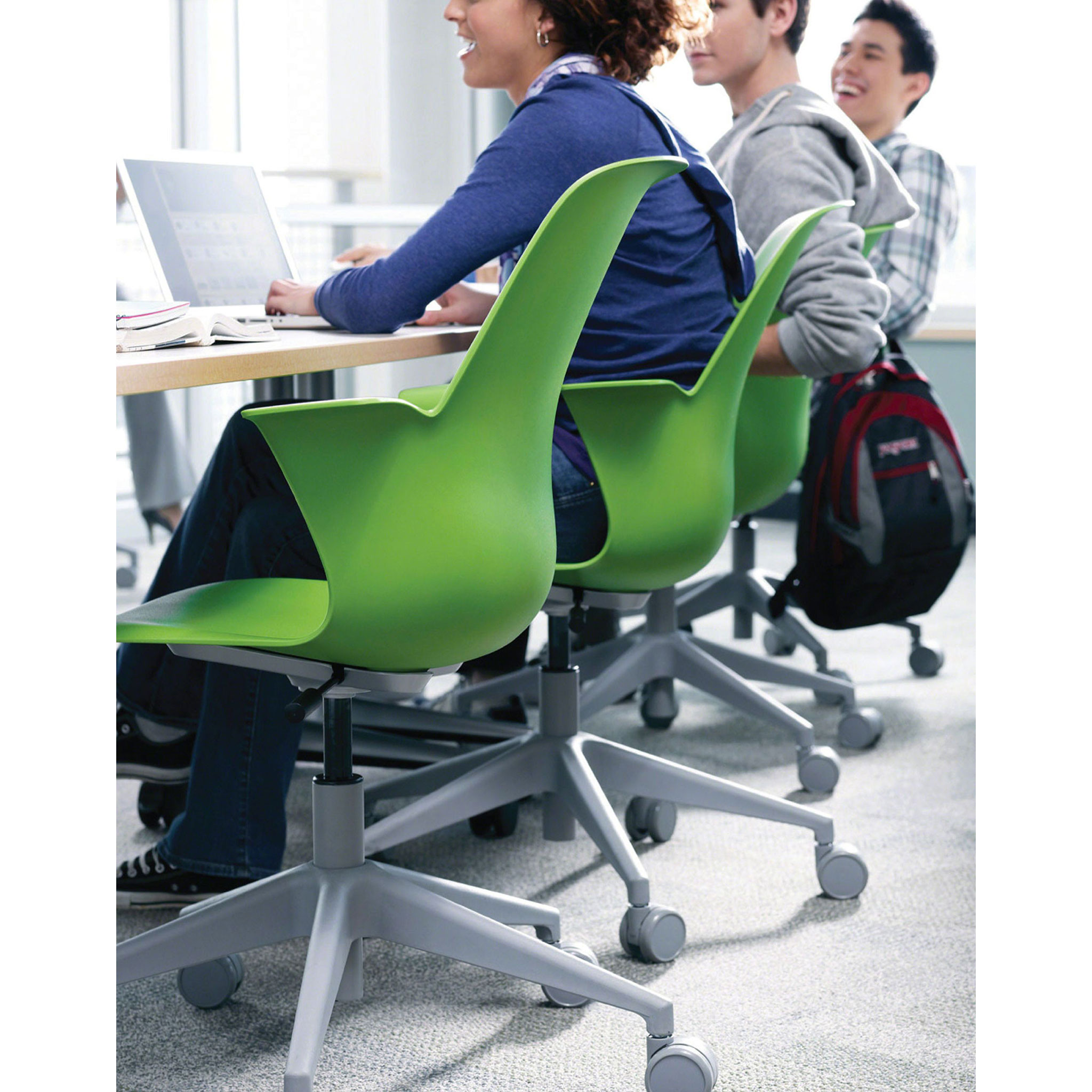 Steelcase NODE Seminarstuhl mit 5-Sternfußkreuz ohne Schreibtablar