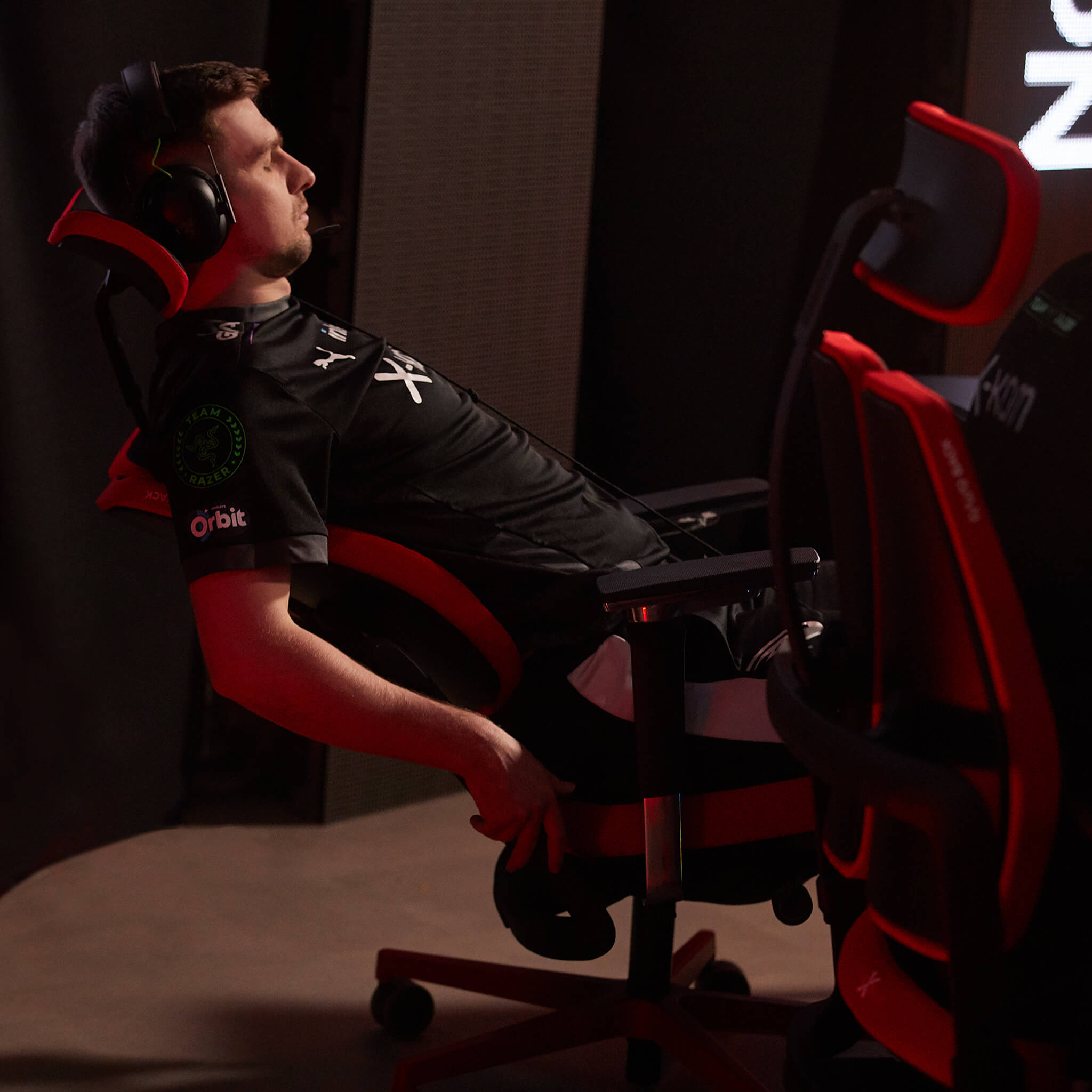 Nowy Styl Xilium-G Gaming Chair blue mit zweigeteilter Rückenlehne und X-Move-Technologie