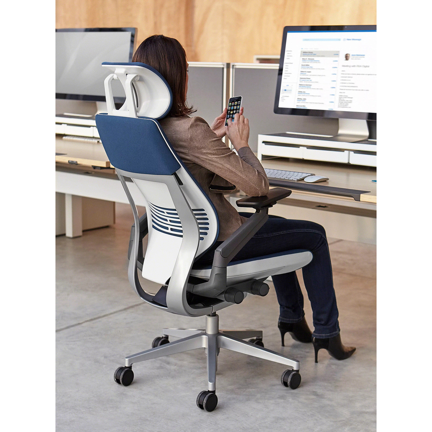 Steelcase GESTURE Gamingstuhl Sondermodell mit REMIX-Bezug und Kopfstütze
