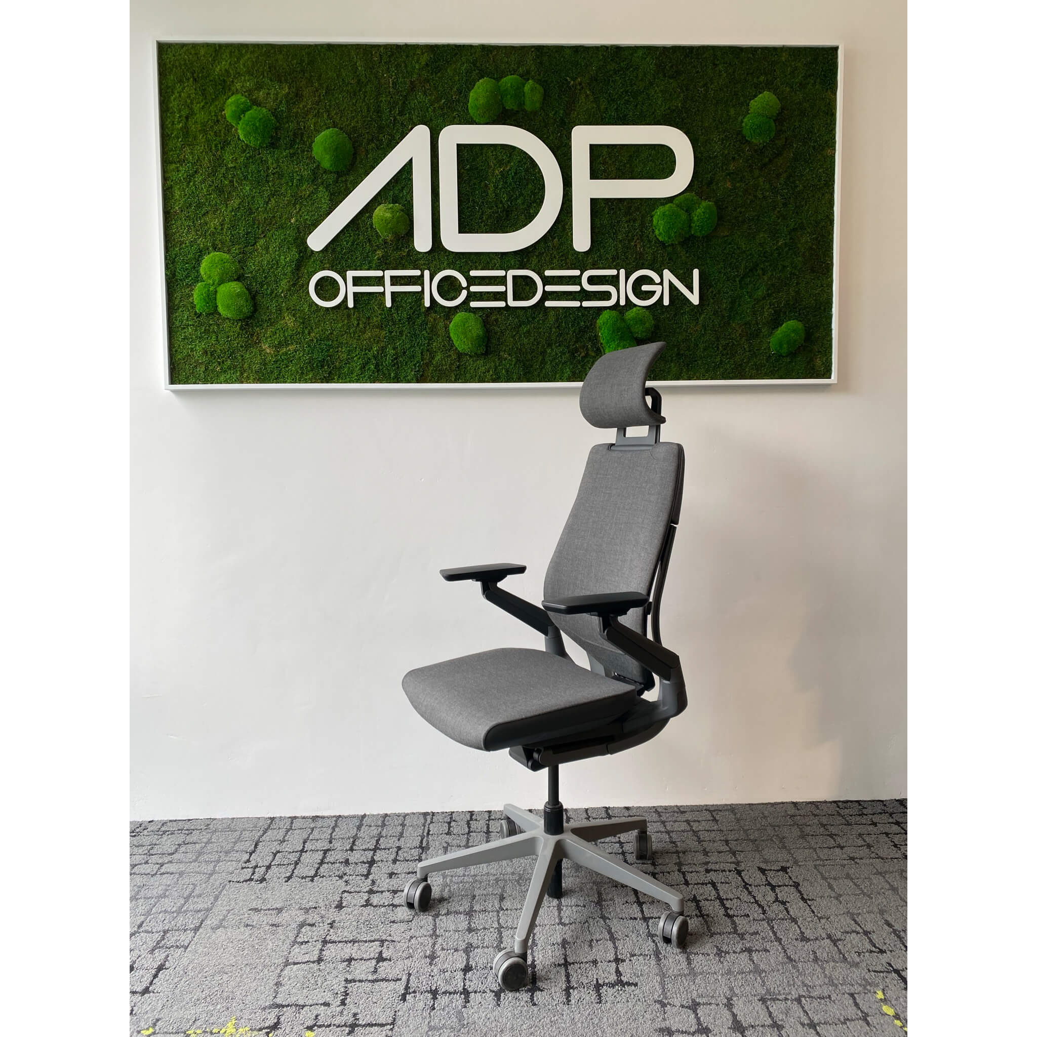 Steelcase GESTURE Gamingstuhl Sondermodell mit REMIX-Bezug und Kopfstütze