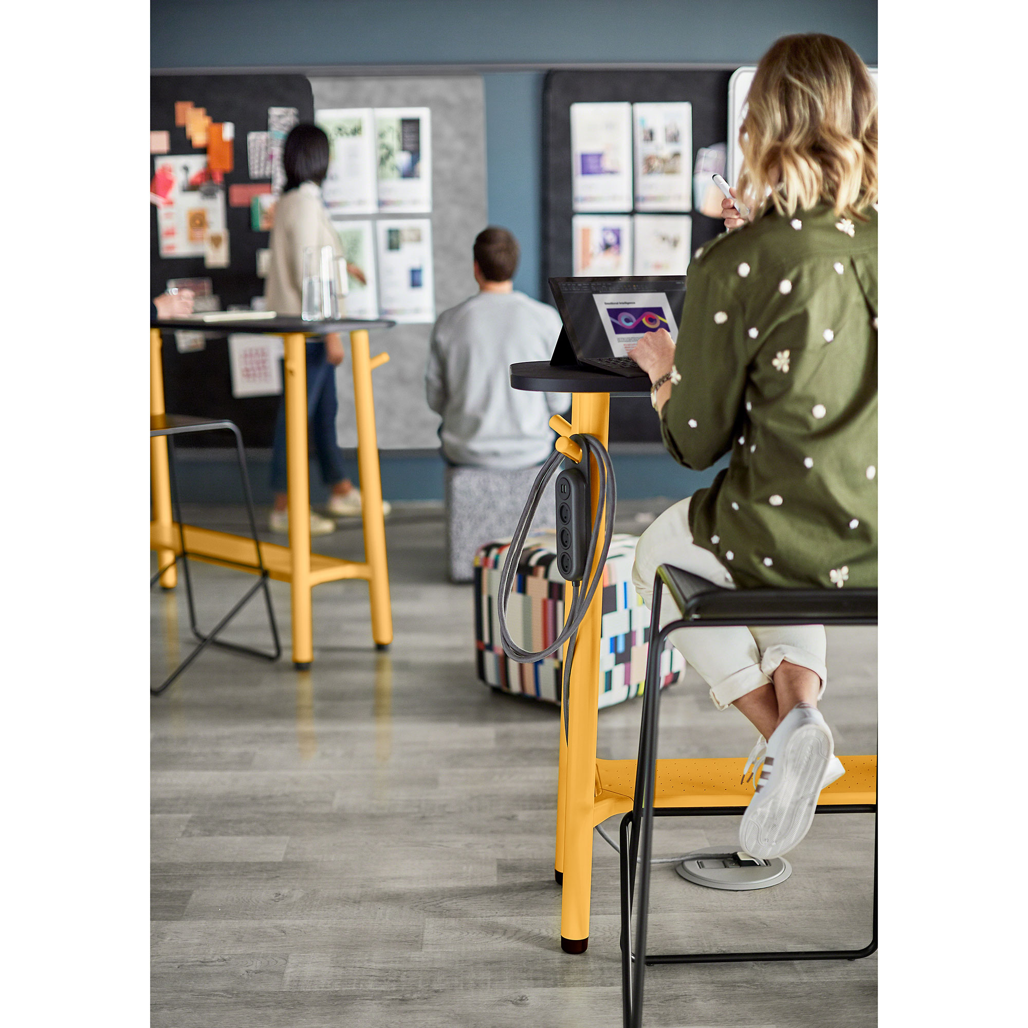 Steelcase Flex Collection schmaler Stehtisch Slim für dynamisches Arbeiten