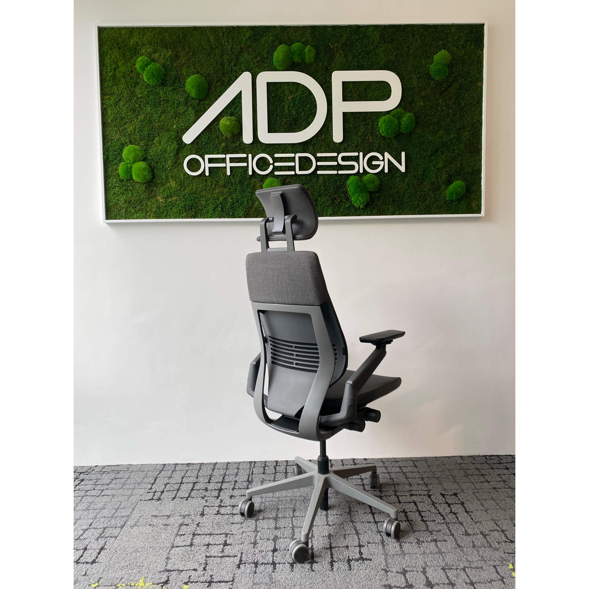 Steelcase GESTURE Gamingstuhl Sondermodell mit REMIX-Bezug und Kopfstütze
