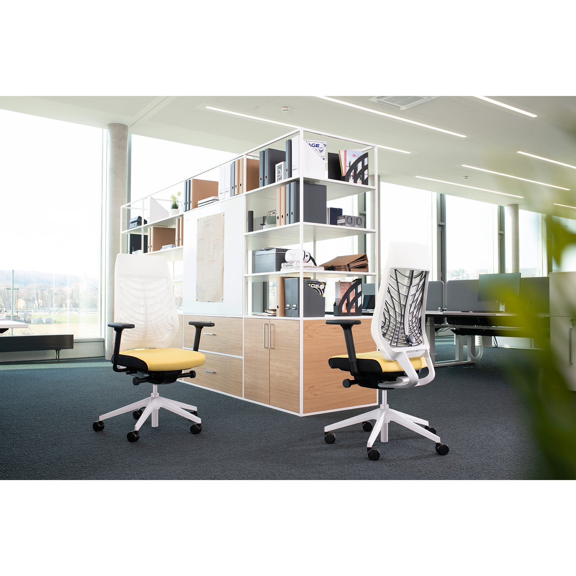 Interstuhl JOYCEis3 JC111 Bürostuhl mit Polsterrücken, mittelhoch