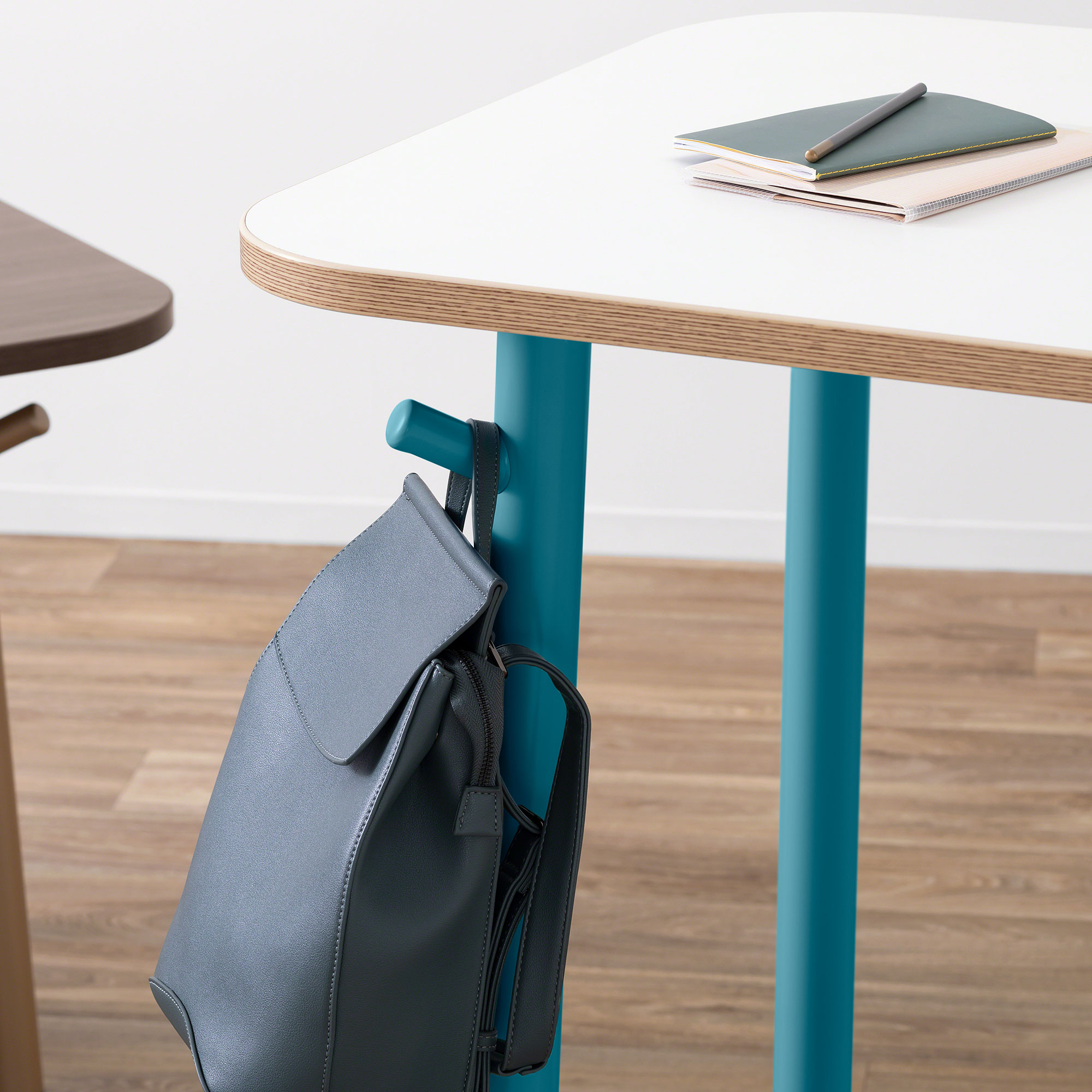 Steelcase Flex Collection schmaler Stehtisch Slim für dynamisches Arbeiten