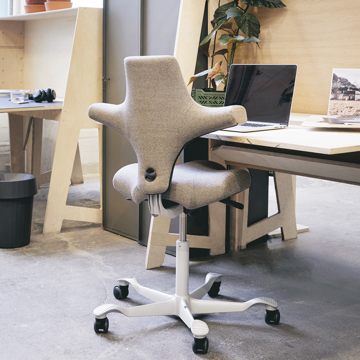 HAG Capisco 8106 Arbeitsstuhl mit Rückenlehne