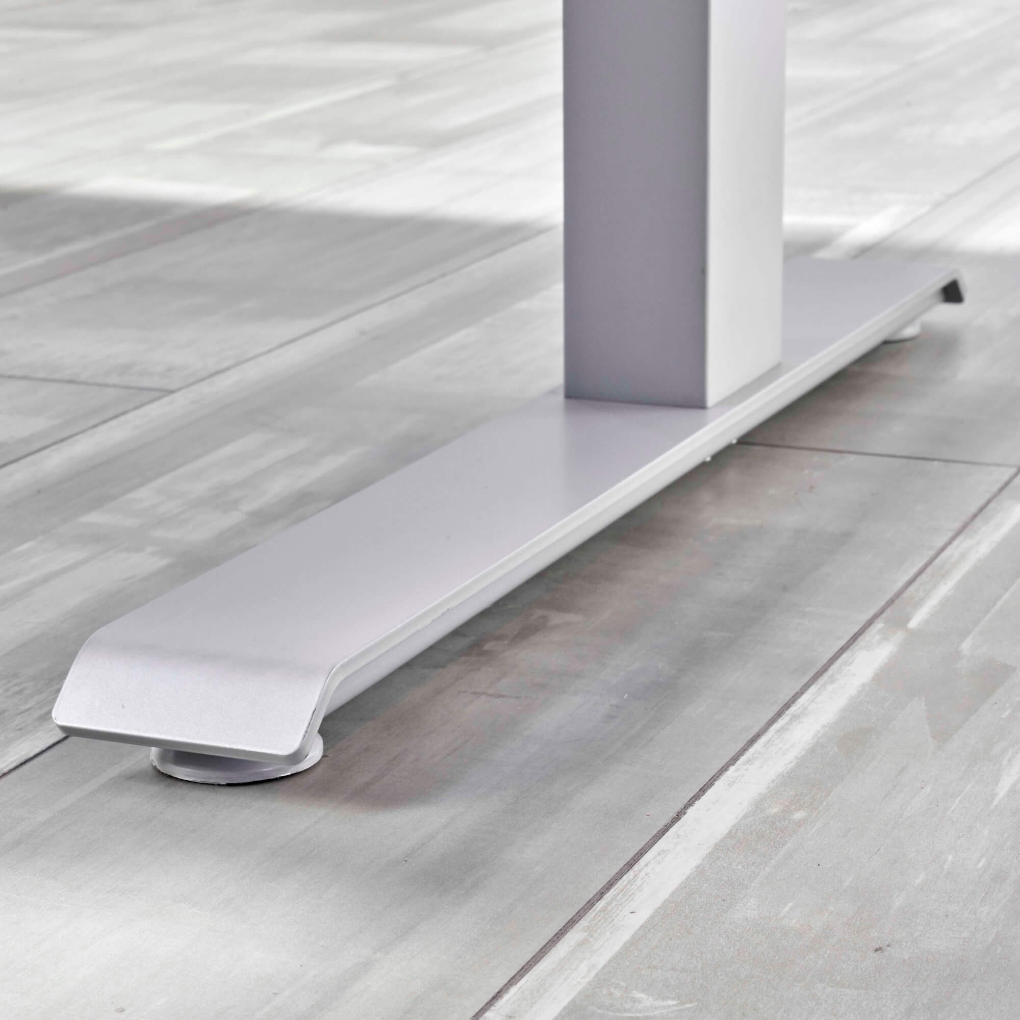 Elektrisch höhenverstellbarer Schreibtisch LIFT.UP Basic 2 - 180x80 cm mit Speicherfunktion