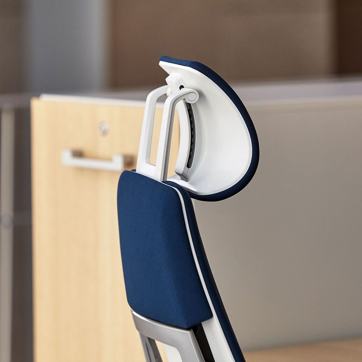 Steelcase GESTURE Arbeitsstuhl mit Kopfstütze und Stofftop