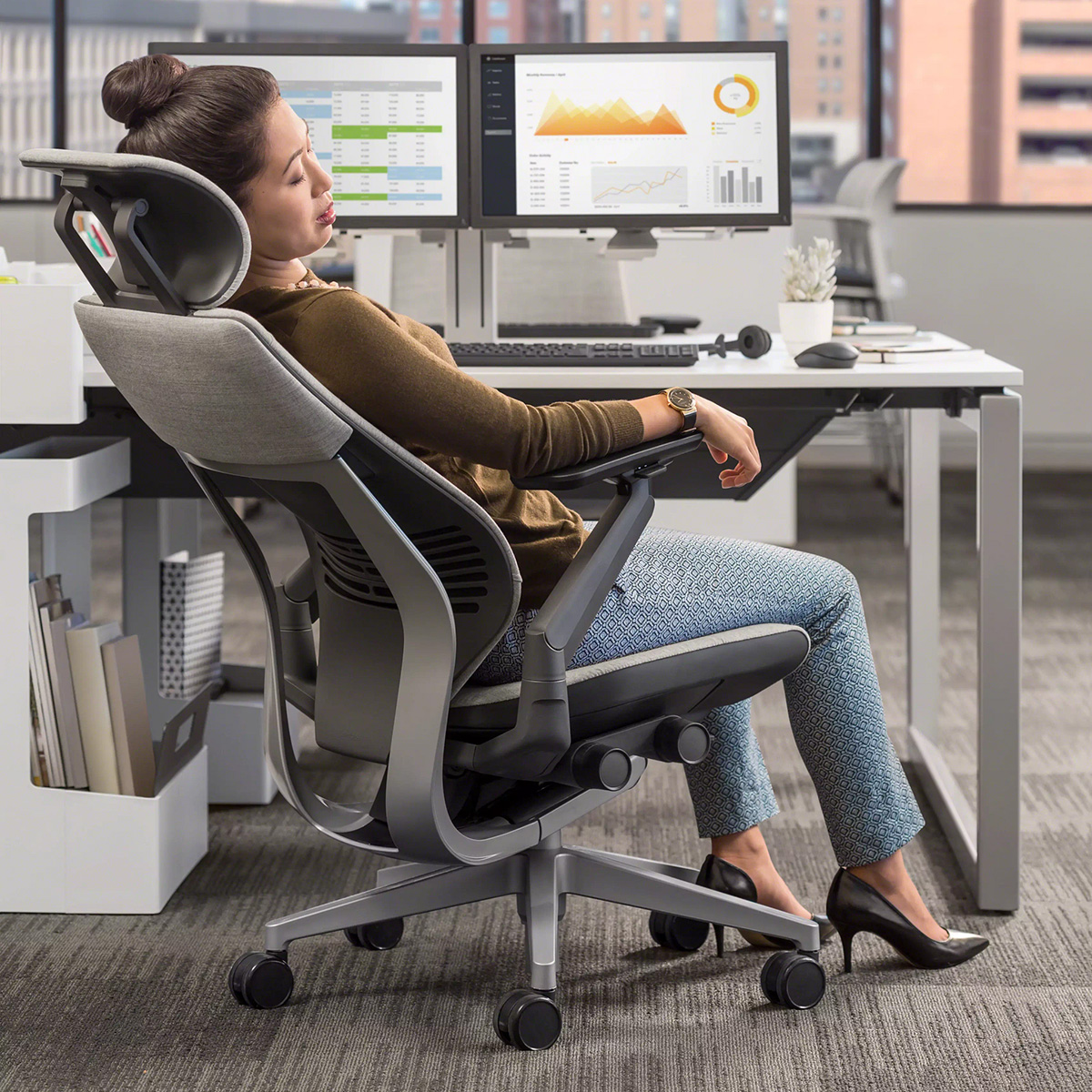 Steelcase GESTURE Gamingstuhl Sondermodell mit REMIX-Bezug und Kopfstütze