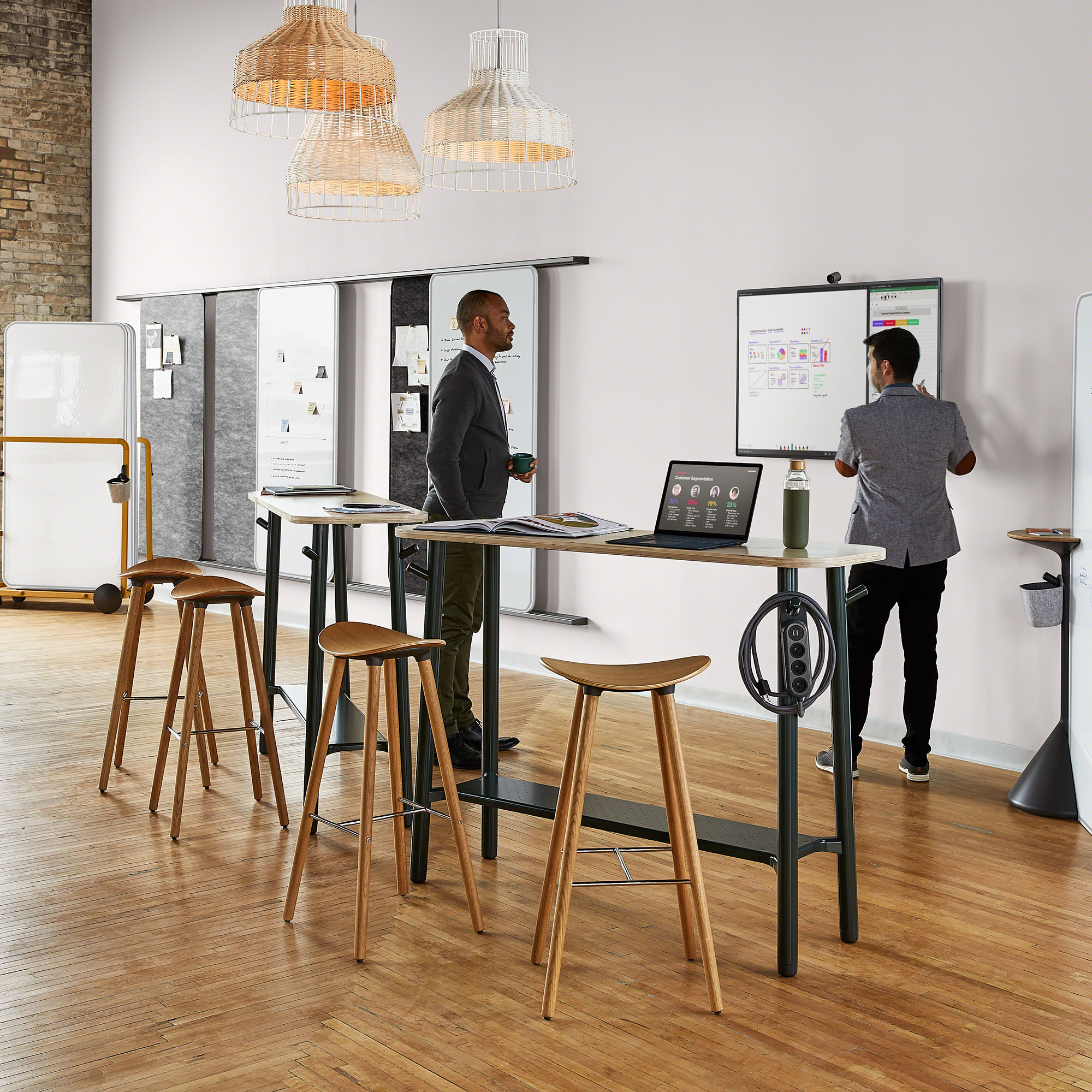 Steelcase Flex Collection schmaler Stehtisch Slim für dynamisches Arbeiten