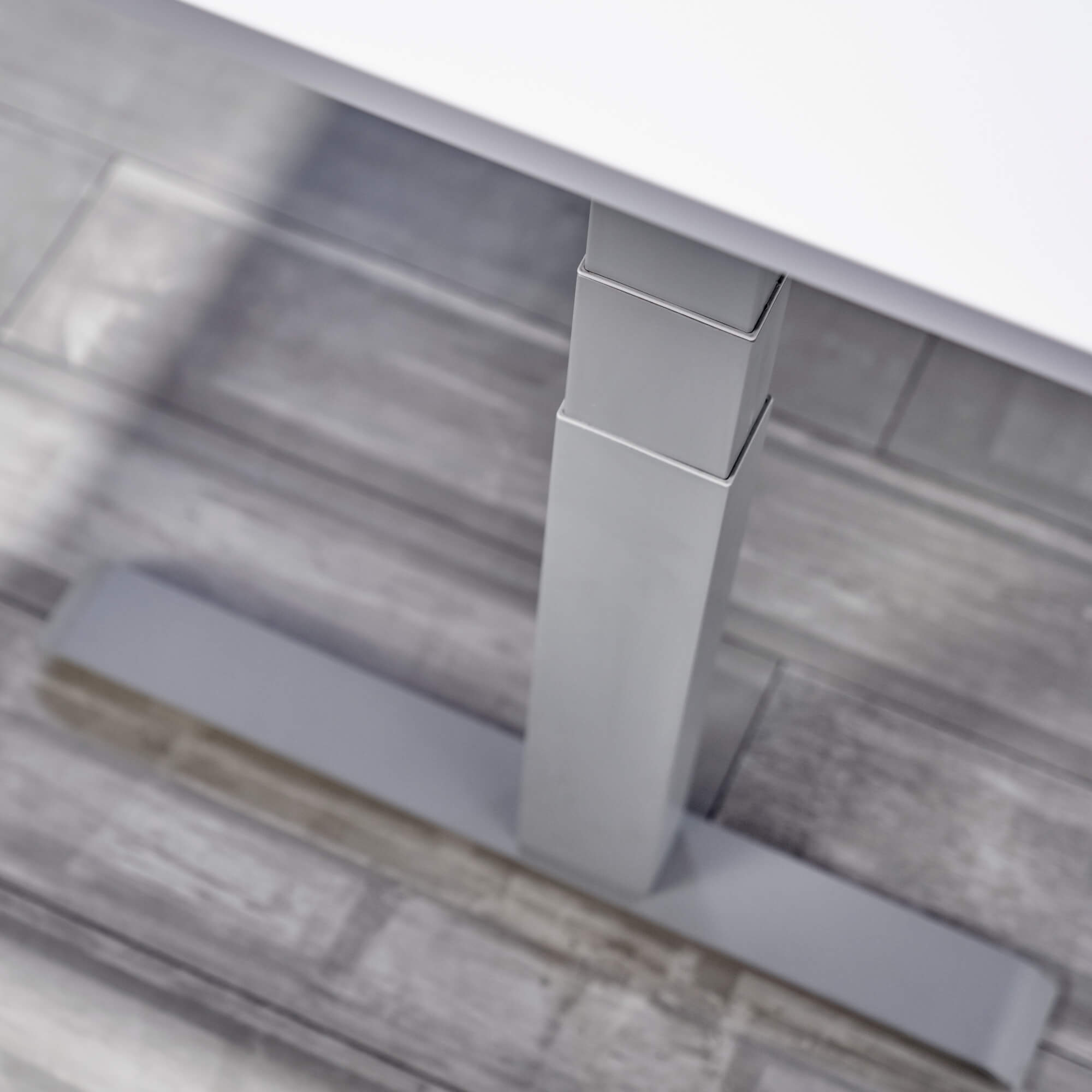 Elektrisch höhenverstellbarer Schreibtisch LIFT.UP Basic 2 - 180x80 cm mit Speicherfunktion