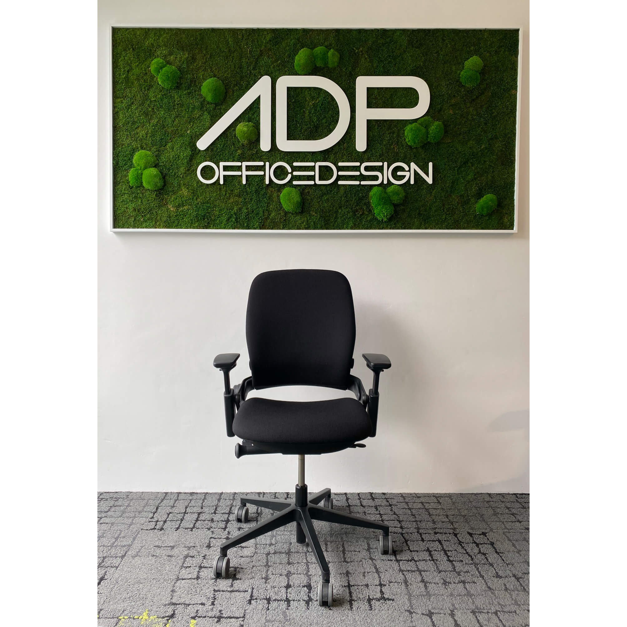 Steelcase LEAP V2 Bürostuhl BLACK EDITION mit Armlehnen und Wollbezug FAME